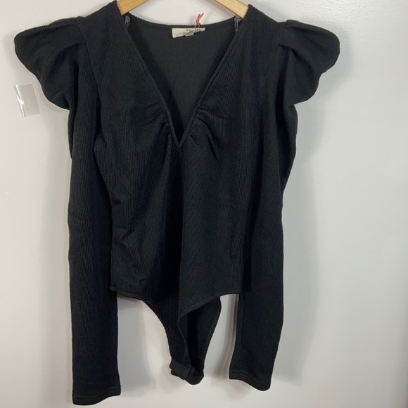 𝅺SUPER sexy bodysuit with pointy shoulders - Picture 4 of 8